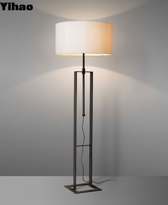 Höhenverstellbare Messing-Bauernhausbodenlampe für moderne dekorative Beleuchtung