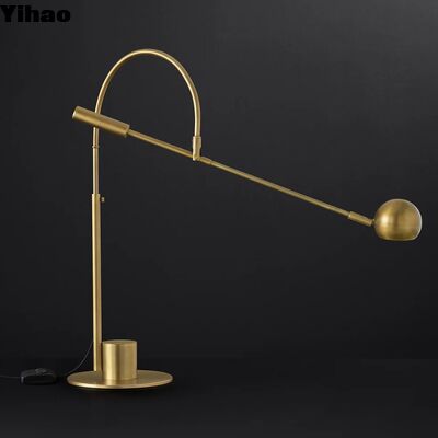 Yihao Classic Modern Copper Body LED Schreibtischlampe mit 2700K warmem Weißlicht und E14 Basis für Heimdekoration