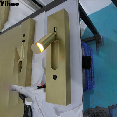 Moderne Messingwandlampe mit 3500K warmem weißem Licht für Wohnzimmer und Hotels